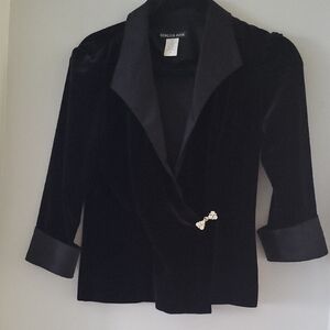 Chic Black Velvet Women's Blazer